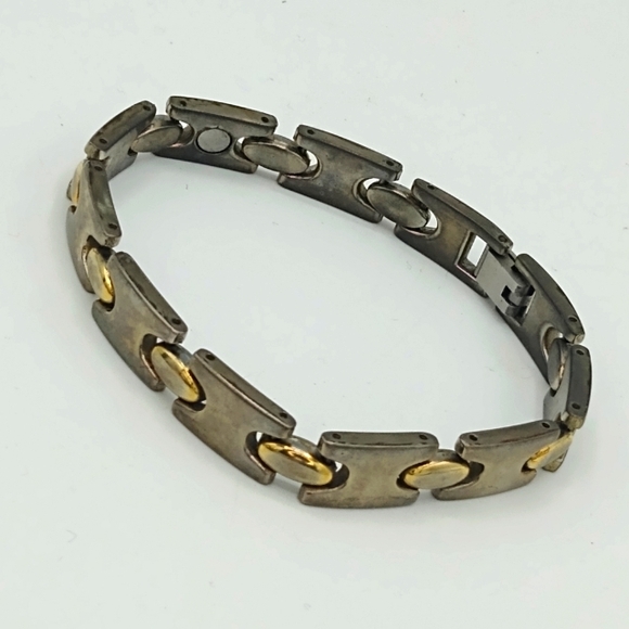 Two tone Flat Link Box clasp Bracelet - Picture 7 of 9